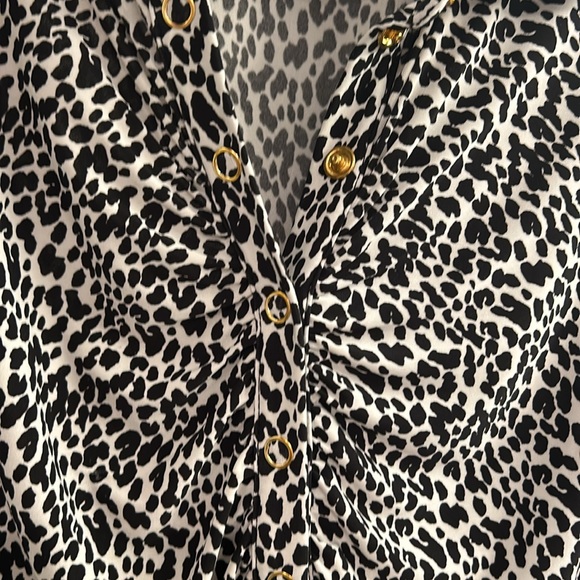 INC  Long Sleeved Ruched Animal Print Blouse w/Gold Snaps-SZ Medium - Picture 4 of 6